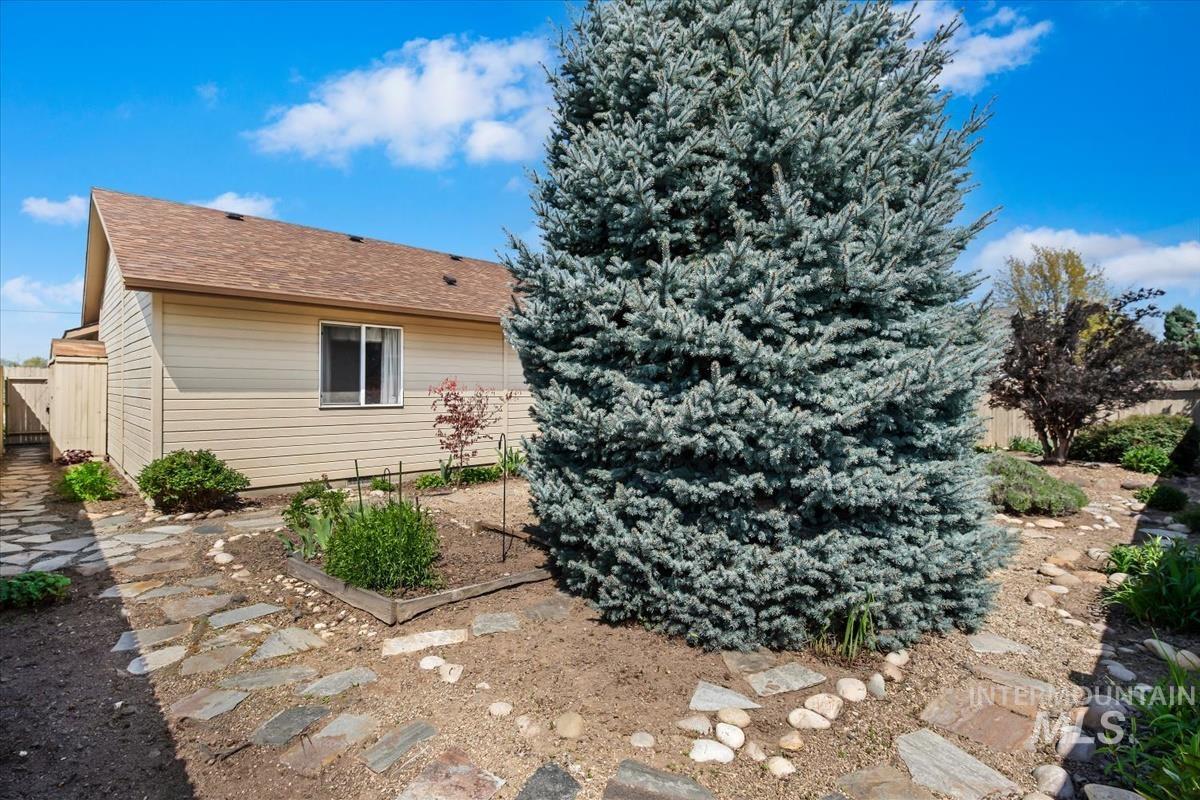 6928 N Duncan Ln, Boise, Idaho 83714, 3 Bedrooms, 2 Bathrooms, Residential For Sale, Price $425,000,MLS 98984302