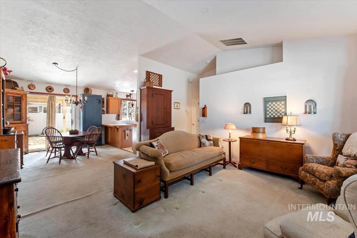 6928 N Duncan Ln, Boise, Idaho 83714, 3 Bedrooms, 2 Bathrooms, Residential For Sale, Price $425,000,MLS 98984302