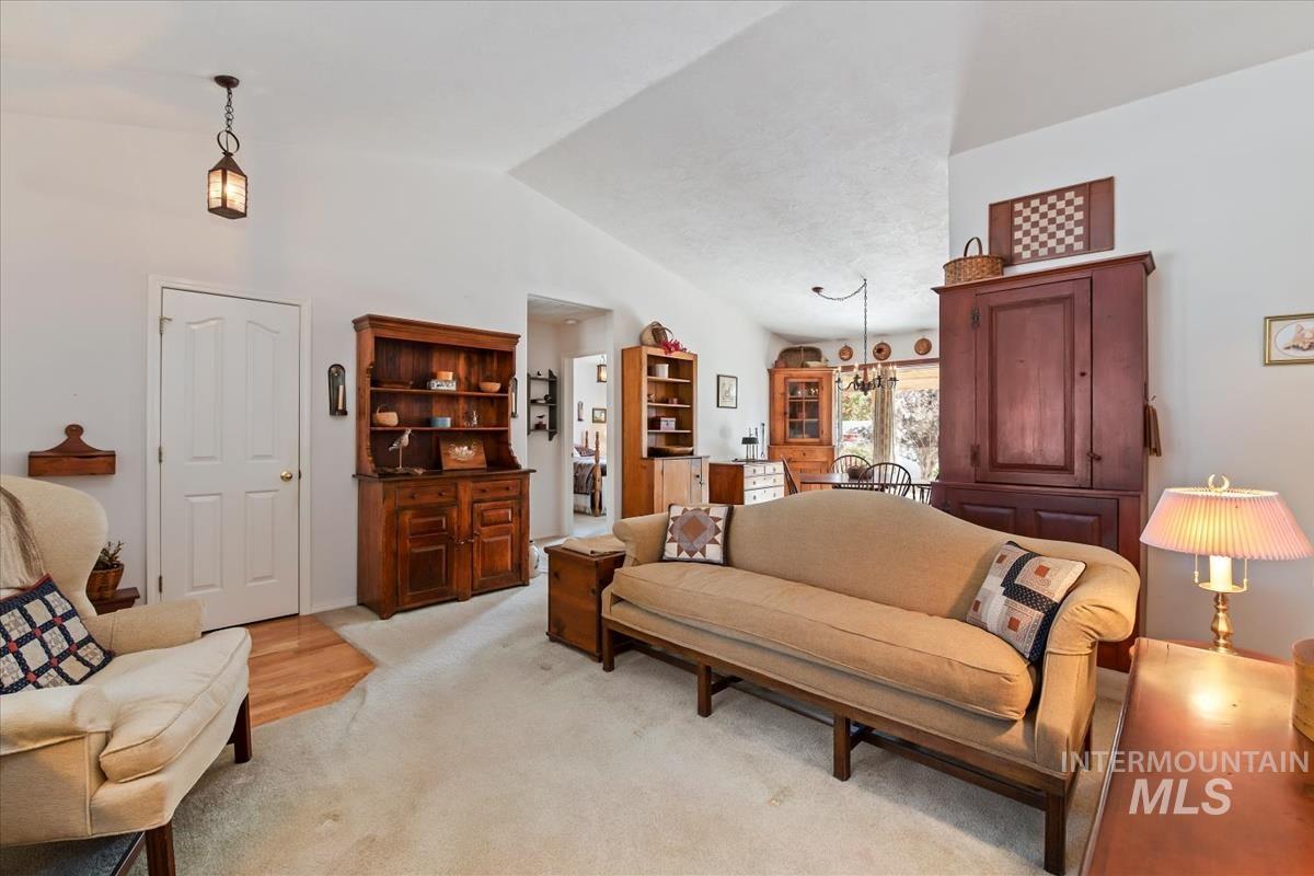 6928 N Duncan Ln, Boise, Idaho 83714, 3 Bedrooms, 2 Bathrooms, Residential For Sale, Price $425,000,MLS 98984302