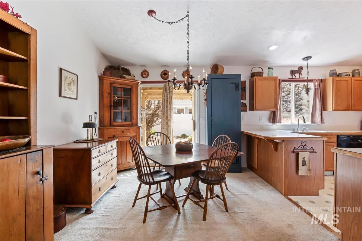 6928 N Duncan Ln, Boise, Idaho 83714, 3 Bedrooms, 2 Bathrooms, Residential For Sale, Price $425,000,MLS 98984302