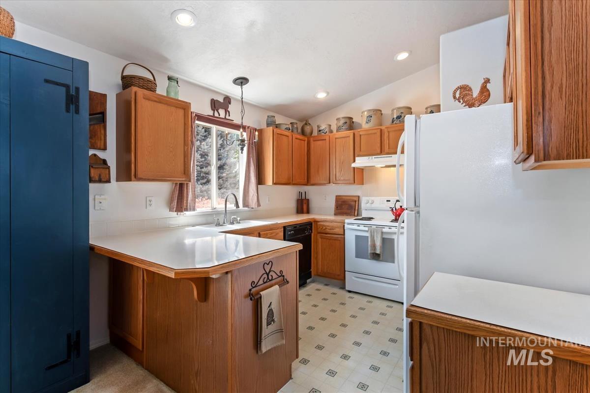 6928 N Duncan Ln, Boise, Idaho 83714, 3 Bedrooms, 2 Bathrooms, Residential For Sale, Price $425,000,MLS 98984302