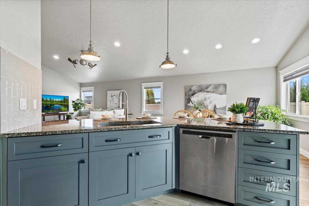 2080 N Thorndale Ave, Kuna, Idaho 83634, 2 Bedrooms, 2 Bathrooms, Residential For Sale, Price $544,900,MLS 98984303