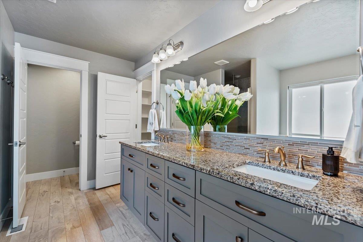 2080 N Thorndale Ave, Kuna, Idaho 83634, 2 Bedrooms, 2 Bathrooms, Residential For Sale, Price $544,900,MLS 98984303