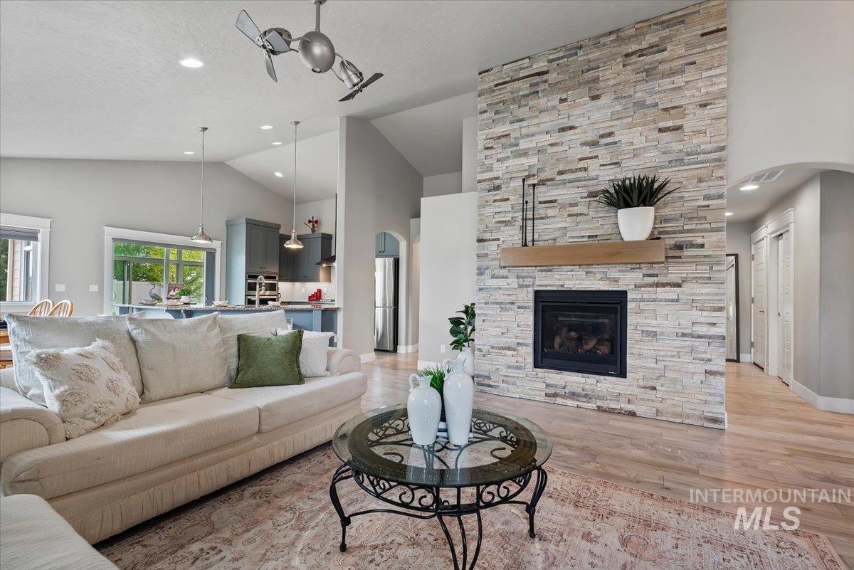 2080 N Thorndale Ave, Kuna, Idaho 83634, 2 Bedrooms, 2 Bathrooms, Residential For Sale, Price $544,900,MLS 98984303