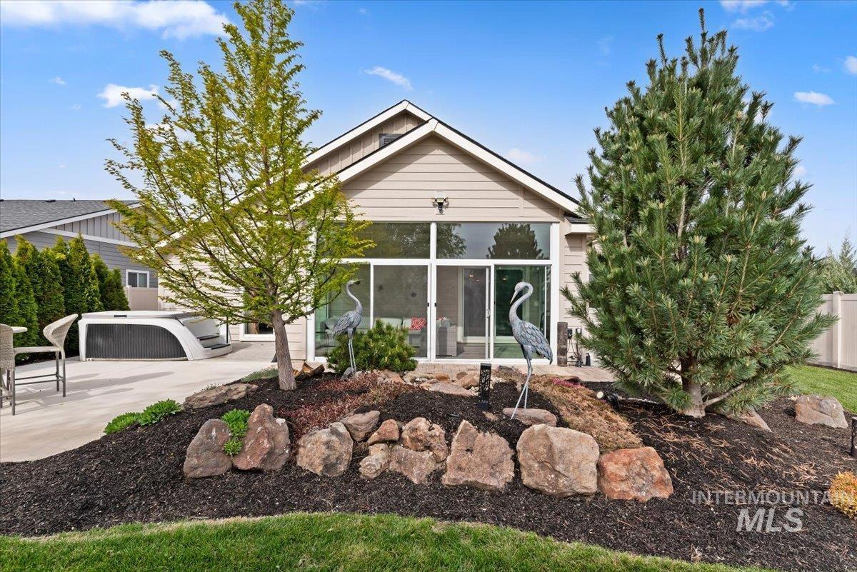 2080 N Thorndale Ave, Kuna, Idaho 83634, 2 Bedrooms, 2 Bathrooms, Residential For Sale, Price $544,900,MLS 98984303