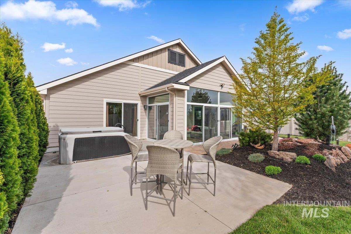 2080 N Thorndale Ave, Kuna, Idaho 83634, 2 Bedrooms, 2 Bathrooms, Residential For Sale, Price $544,900,MLS 98984303