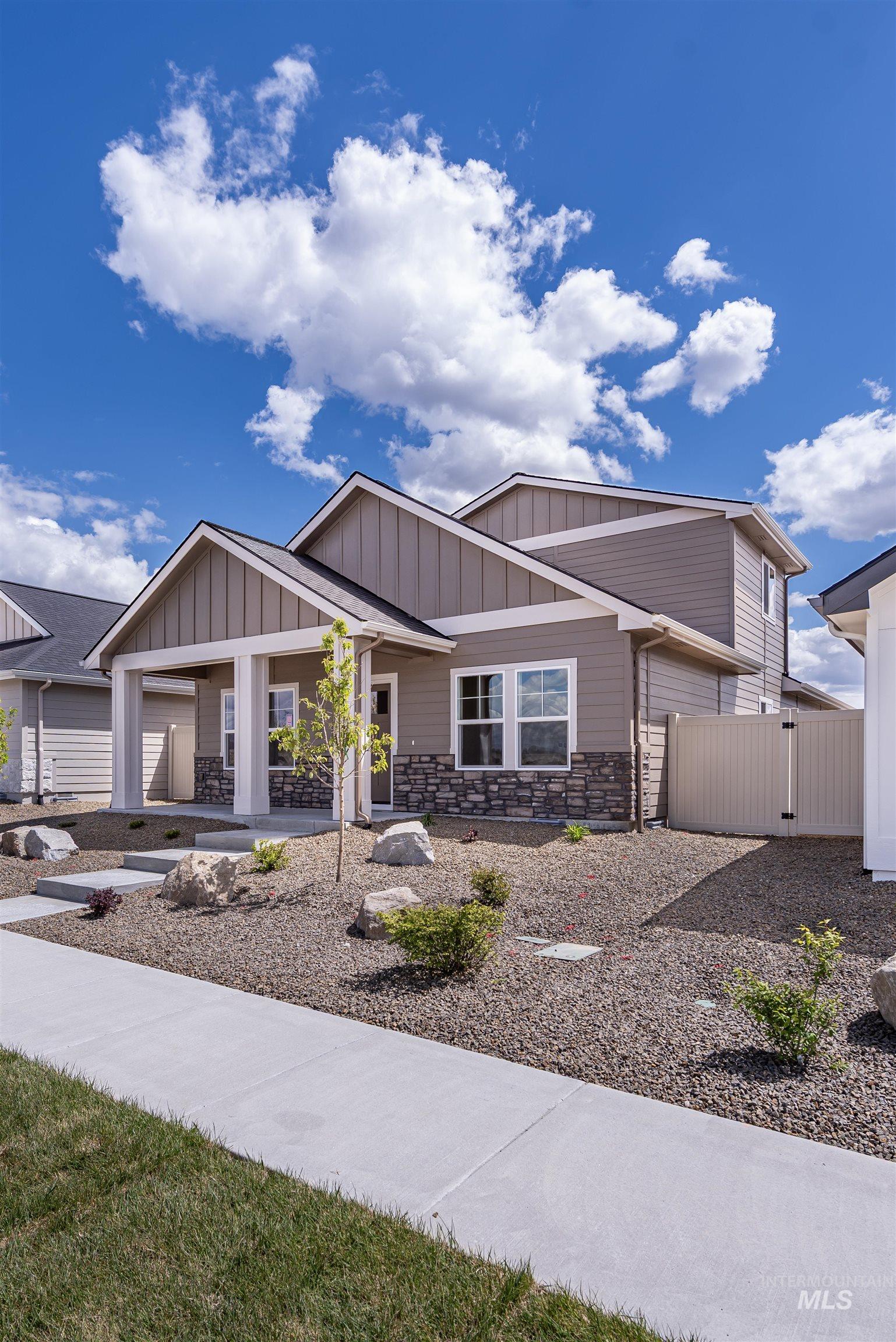 425 E Chevy Dr., Boise, Idaho 83716, 2 Bedrooms, 2 Bathrooms, Residential For Sale, Price $404,900,MLS 98984308
