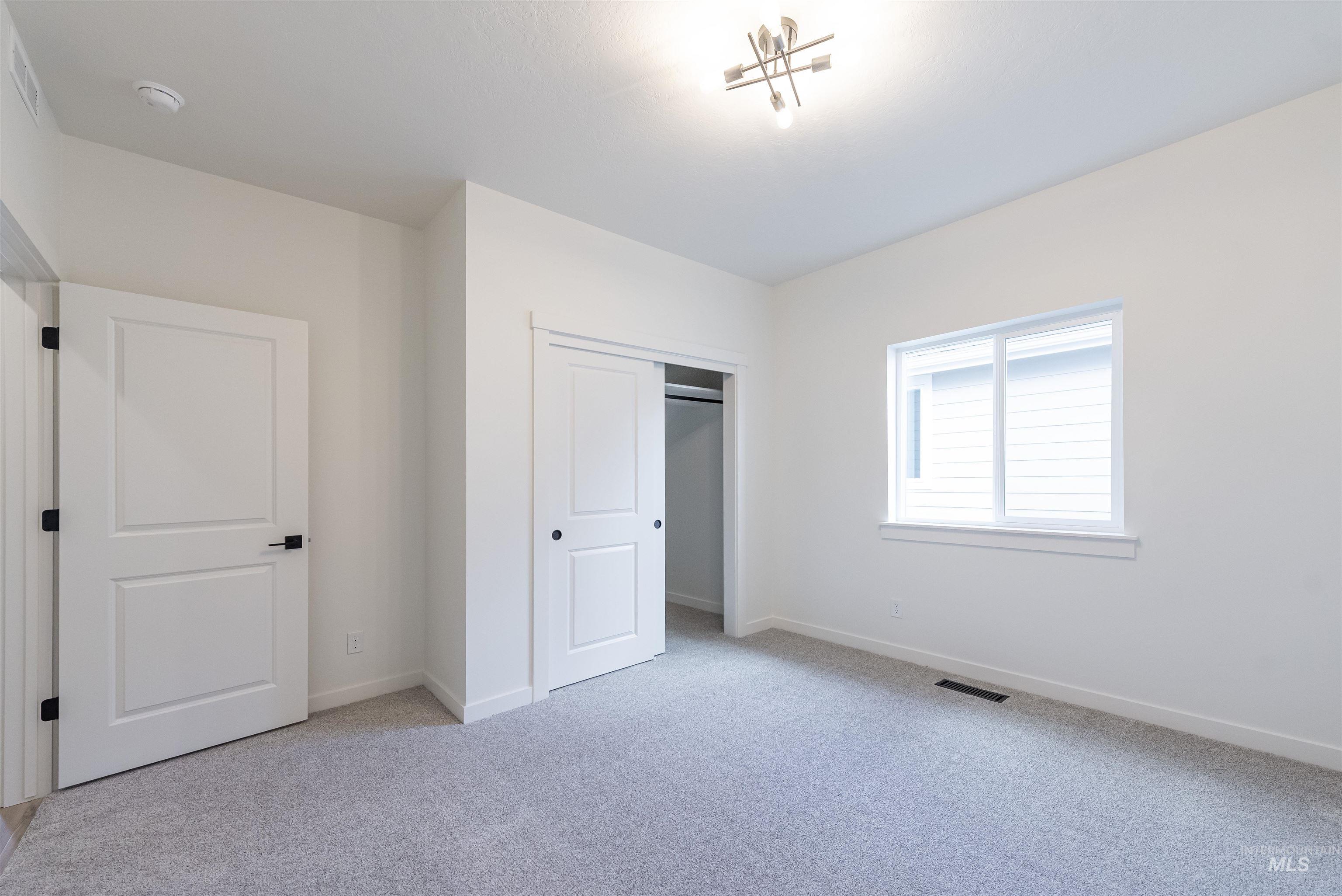 425 E Chevy Dr., Boise, Idaho 83716, 2 Bedrooms, 2 Bathrooms, Residential For Sale, Price $404,900,MLS 98984308