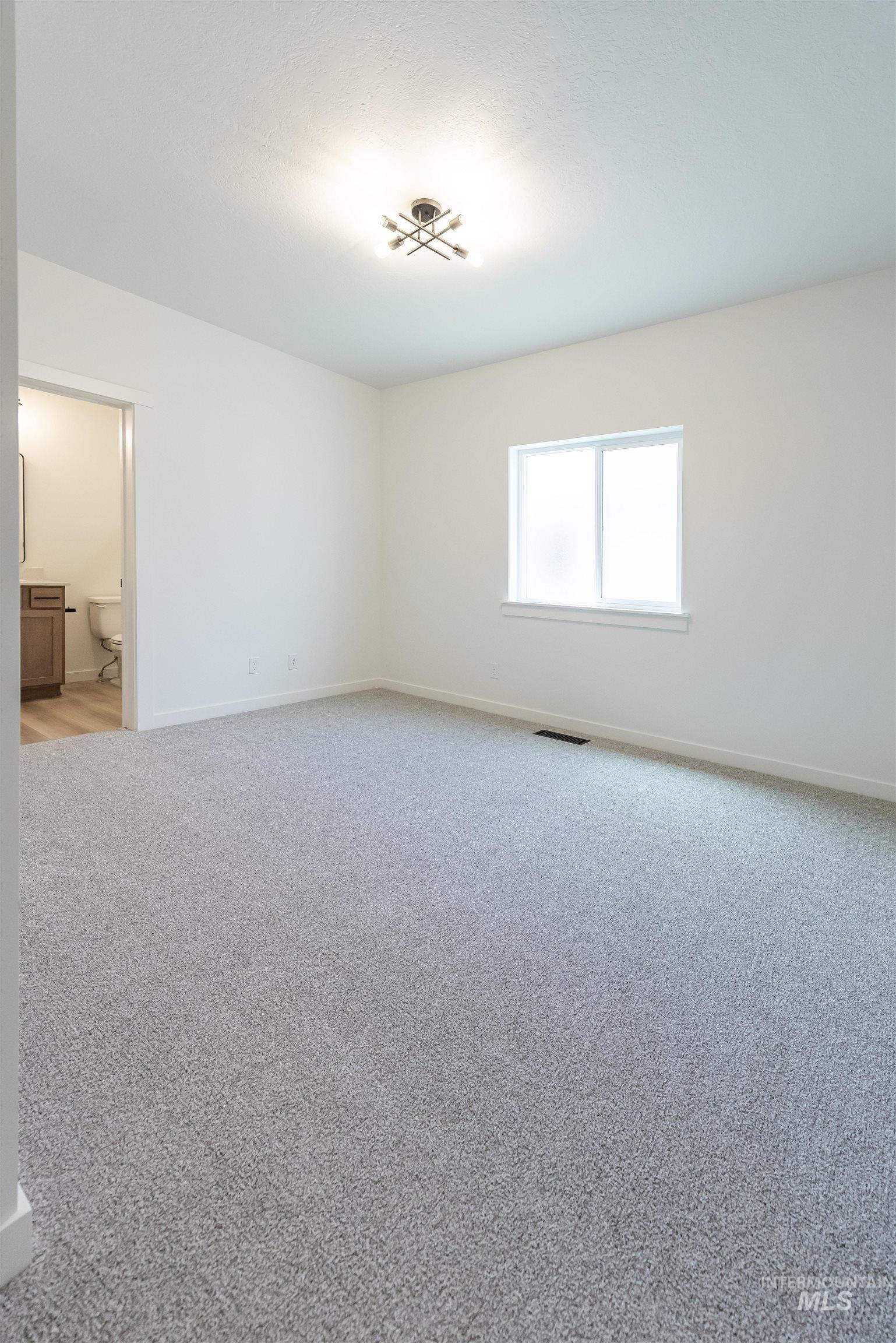 425 E Chevy Dr., Boise, Idaho 83716, 2 Bedrooms, 2 Bathrooms, Residential For Sale, Price $404,900,MLS 98984308