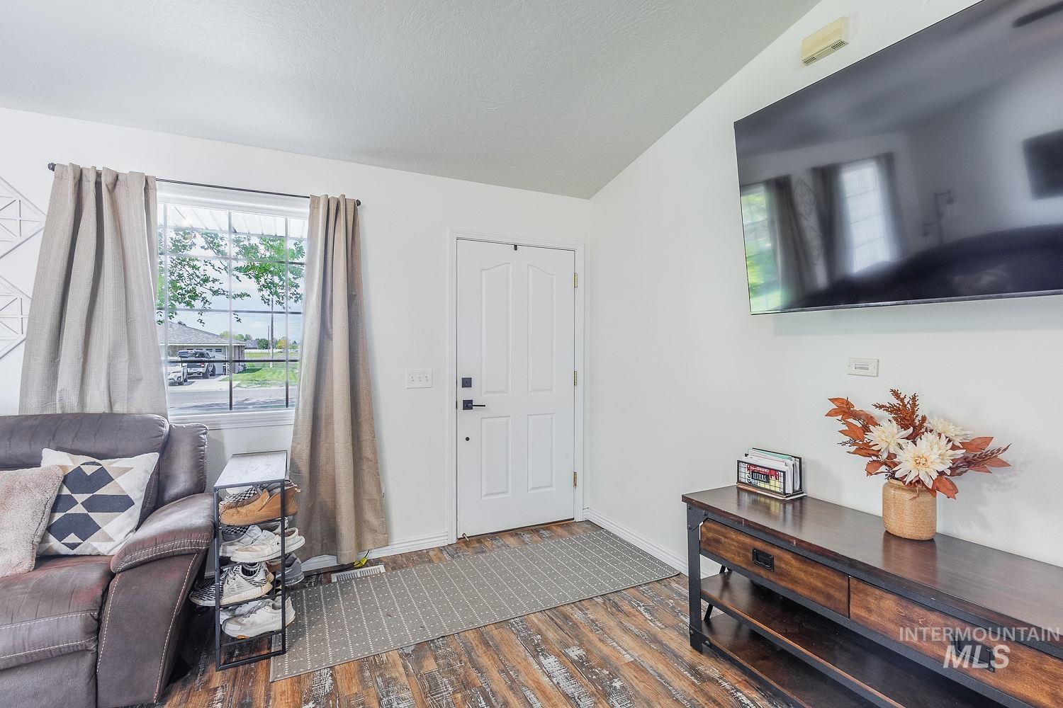 1106 NW 24th St, New Plymouth, Idaho 83619, 3 Bedrooms, 2 Bathrooms, Residential For Sale, Price $355,000,MLS 98984317