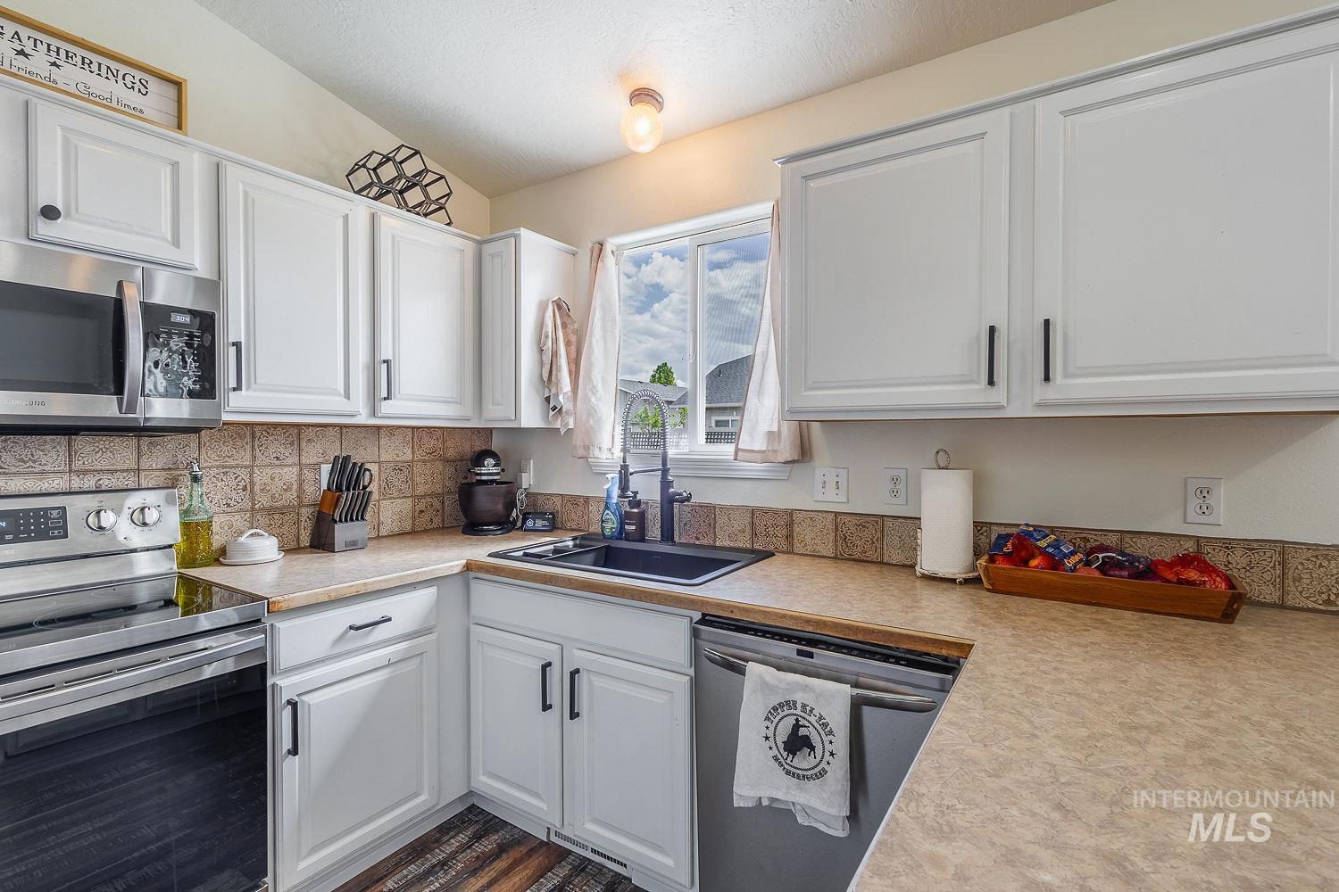 1106 NW 24th St, New Plymouth, Idaho 83619, 3 Bedrooms, 2 Bathrooms, Residential For Sale, Price $355,000,MLS 98984317
