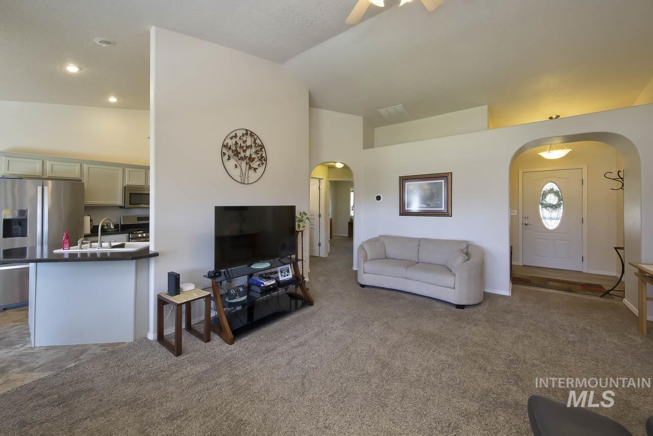 1003 Windsong Ct, Caldwell, Idaho 83605, 3 Bedrooms, 2 Bathrooms, Residential For Sale, Price $370,000,MLS 98984319