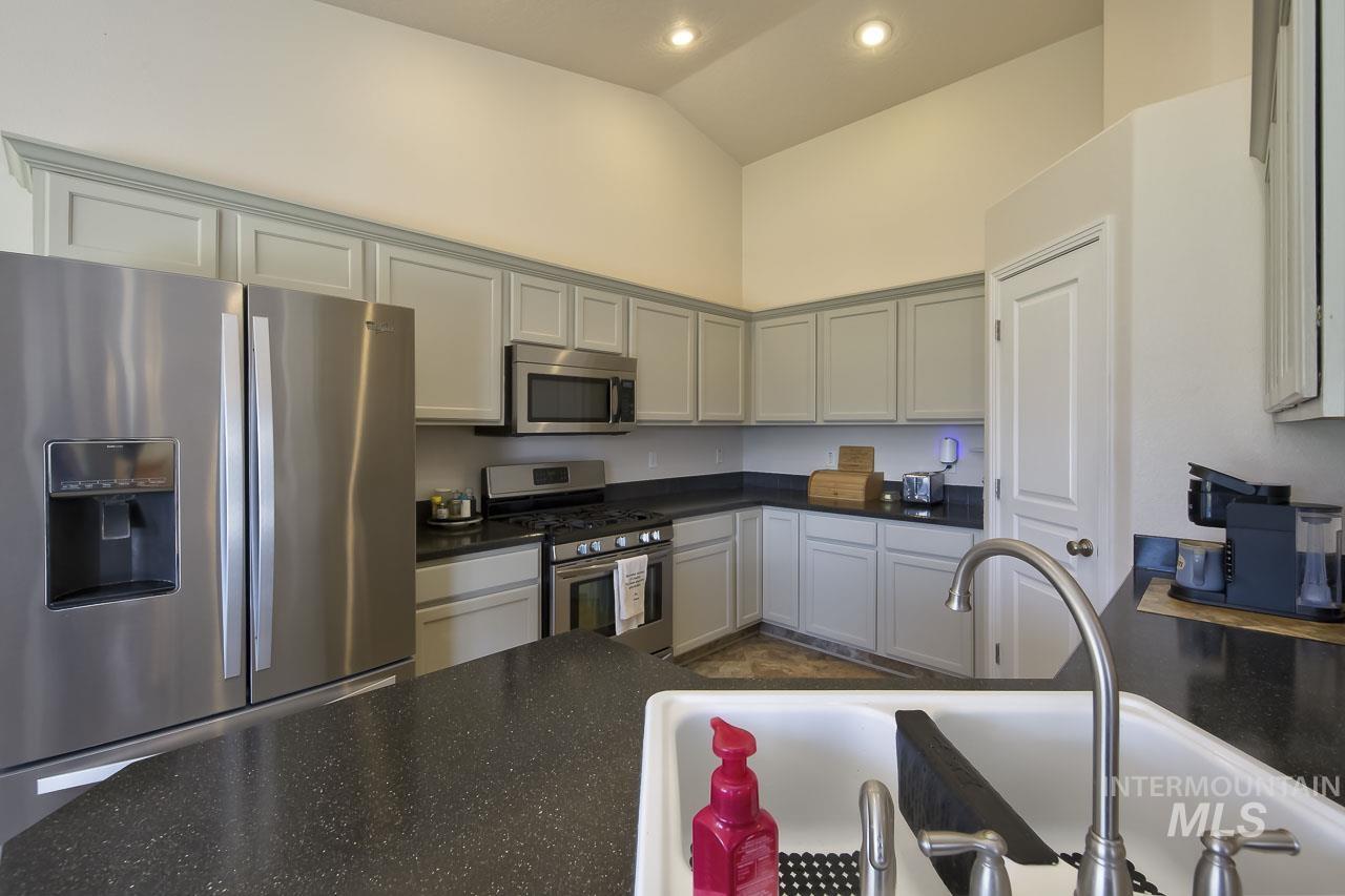1003 Windsong Ct, Caldwell, Idaho 83605, 3 Bedrooms, 2 Bathrooms, Residential For Sale, Price $370,000,MLS 98984319