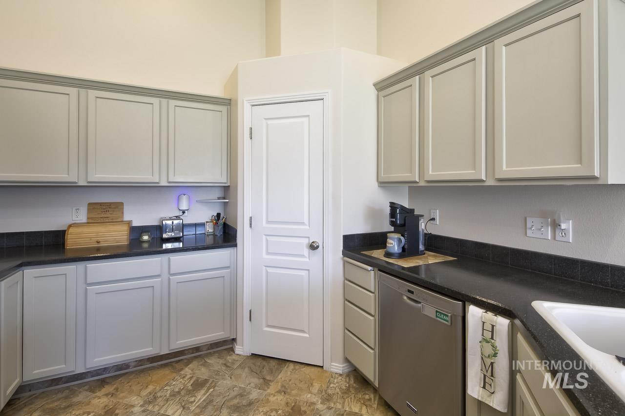 1003 Windsong Ct, Caldwell, Idaho 83605, 3 Bedrooms, 2 Bathrooms, Residential For Sale, Price $370,000,MLS 98984319