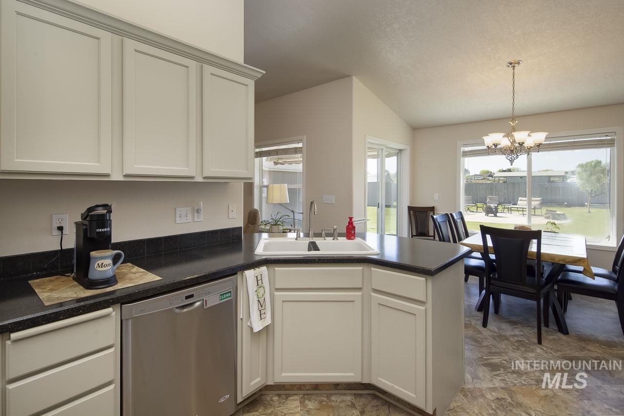 1003 Windsong Ct, Caldwell, Idaho 83605, 3 Bedrooms, 2 Bathrooms, Residential For Sale, Price $370,000,MLS 98984319