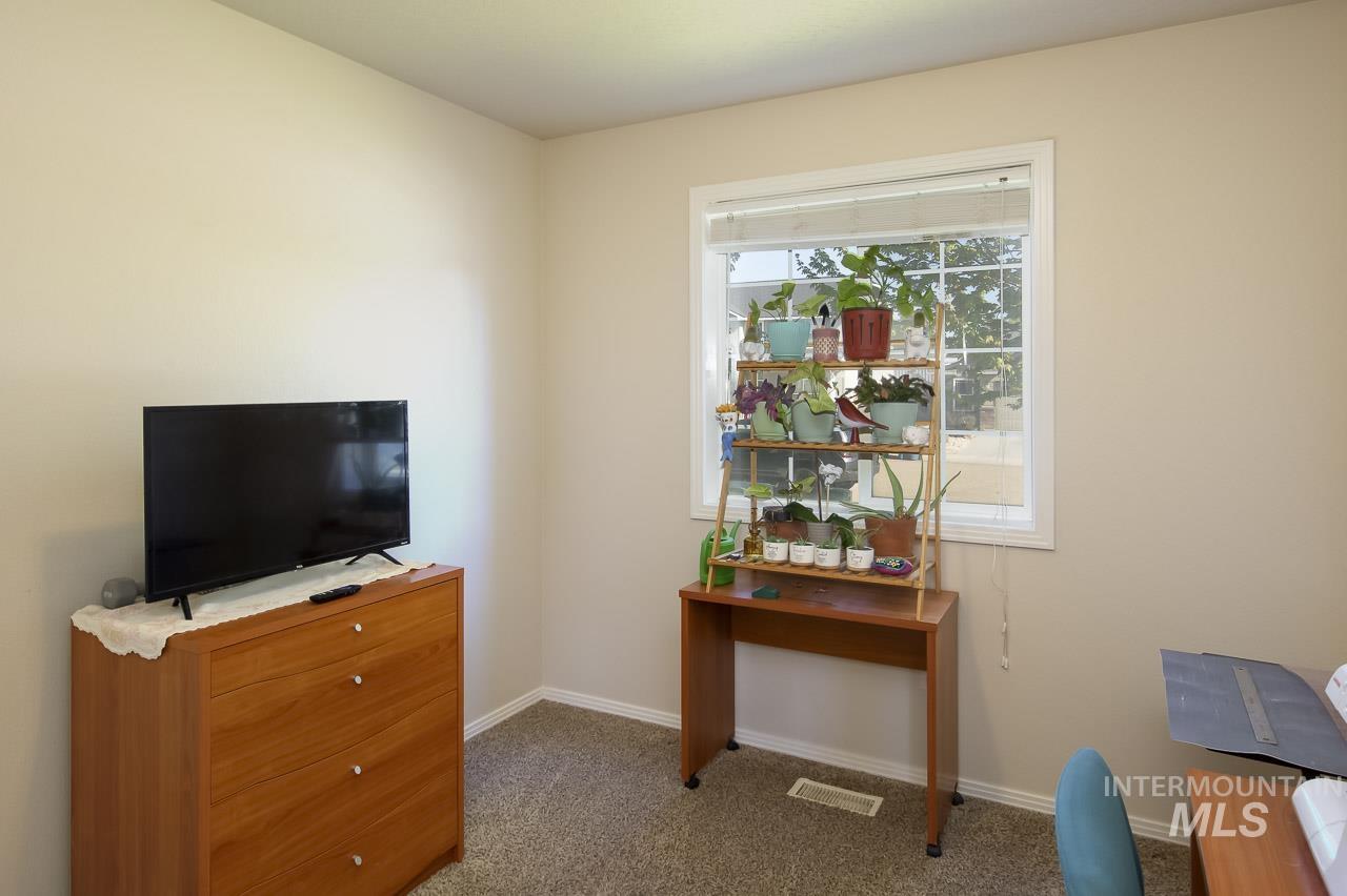 1003 Windsong Ct, Caldwell, Idaho 83605, 3 Bedrooms, 2 Bathrooms, Residential For Sale, Price $370,000,MLS 98984319