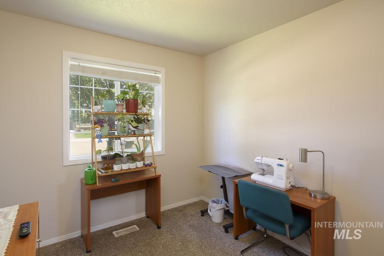 1003 Windsong Ct, Caldwell, Idaho 83605, 3 Bedrooms, 2 Bathrooms, Residential For Sale, Price $370,000,MLS 98984319