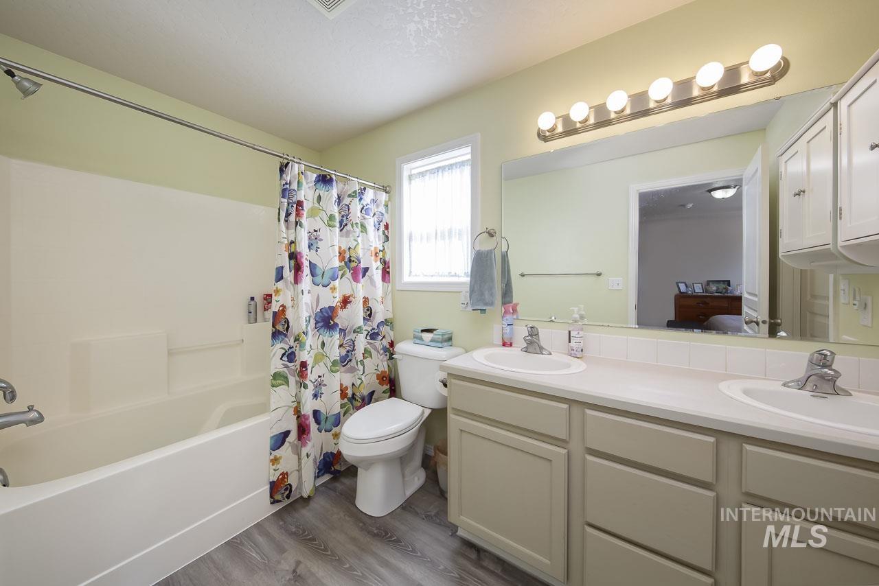 1003 Windsong Ct, Caldwell, Idaho 83605, 3 Bedrooms, 2 Bathrooms, Residential For Sale, Price $370,000,MLS 98984319