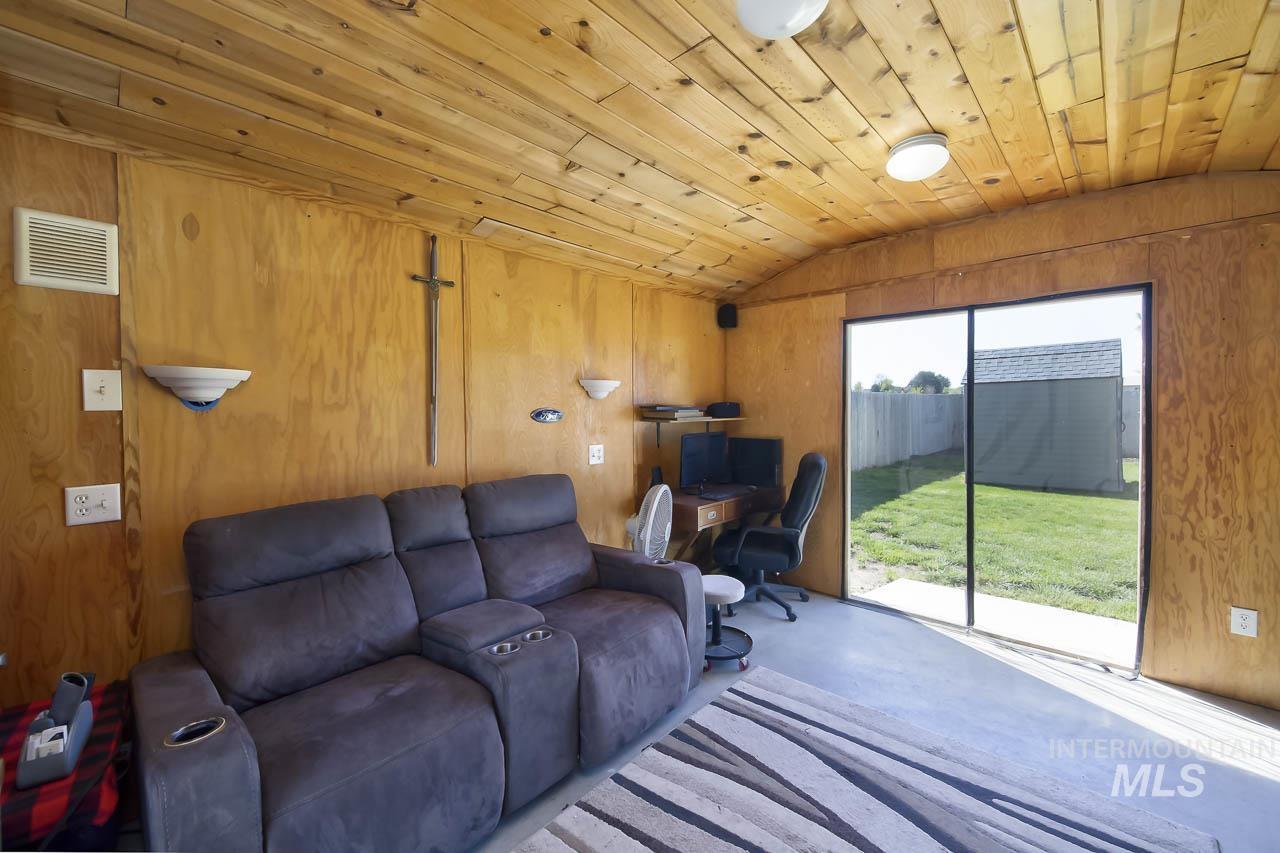 1003 Windsong Ct, Caldwell, Idaho 83605, 3 Bedrooms, 2 Bathrooms, Residential For Sale, Price $370,000,MLS 98984319