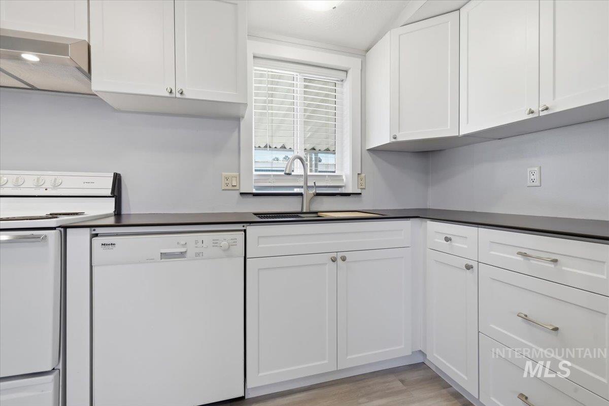 5653 N Fairfax, Garden City, Idaho 83714, 2 Bedrooms, 1 Bathroom, Residential For Sale, Price $115,000, 98984320