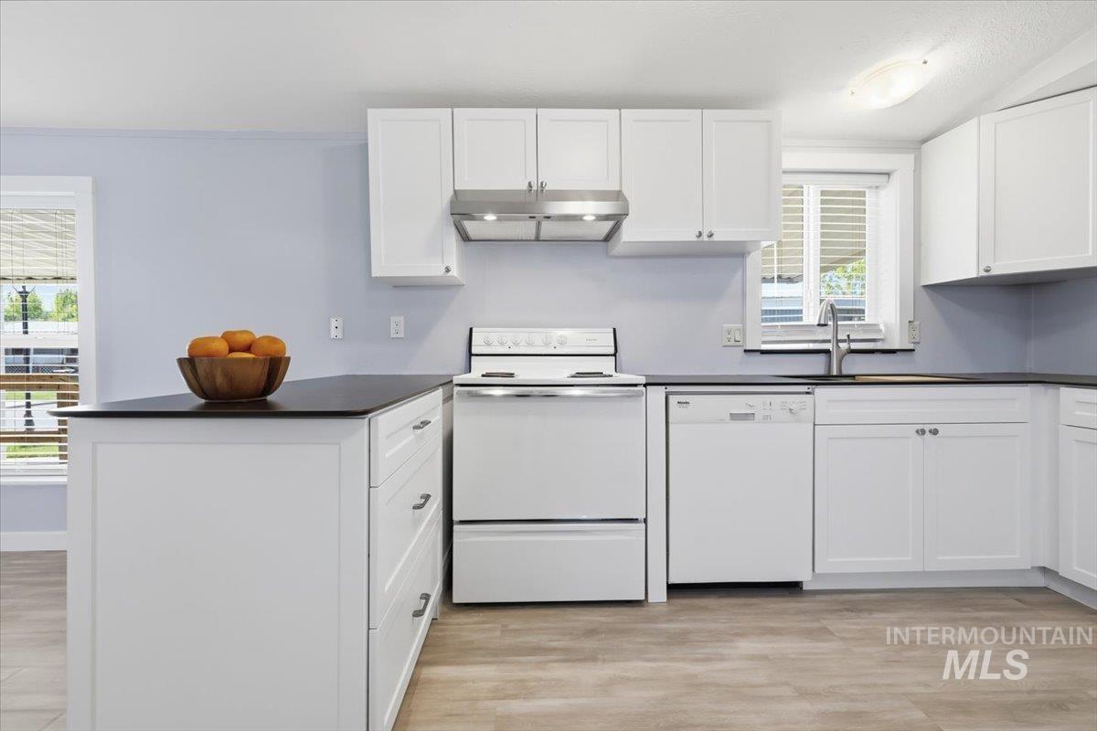 5653 N Fairfax, Garden City, Idaho 83714, 2 Bedrooms, 1 Bathroom, Residential For Sale, Price $115,000, 98984320