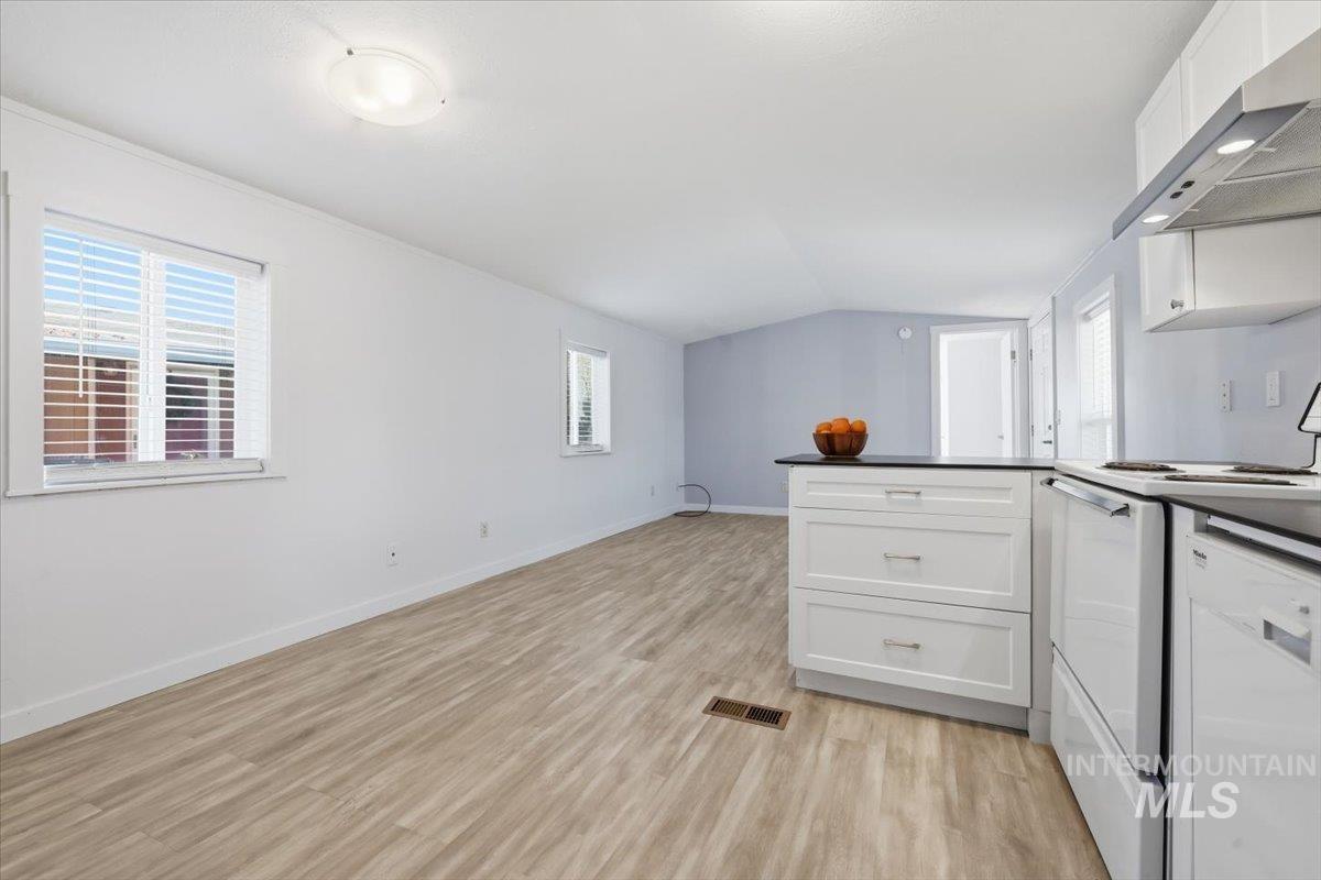 5653 N Fairfax, Garden City, Idaho 83714, 2 Bedrooms, 1 Bathroom, Residential For Sale, Price $115,000, 98984320