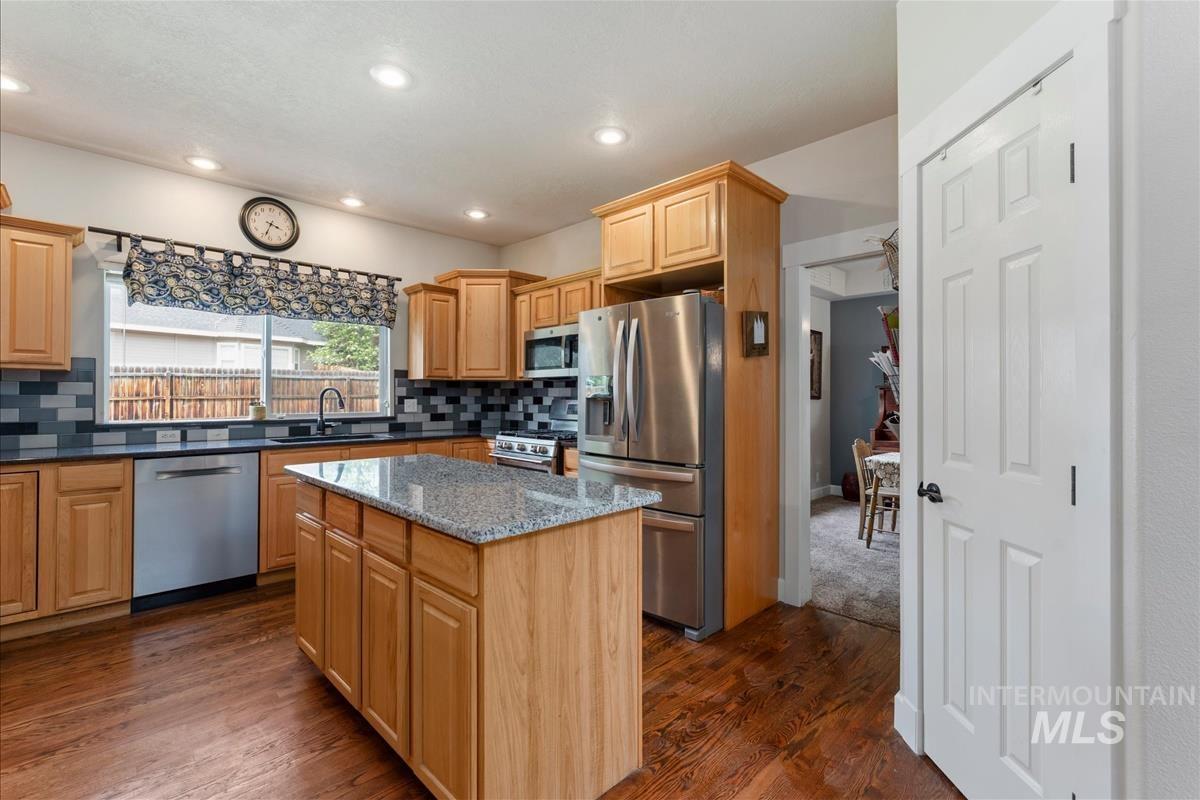 2612 Gladstone Ct, Eagle, Idaho 83616, 5 Bedrooms, 3.5 Bathrooms, Residential For Sale, Price $829,900, 98984325
