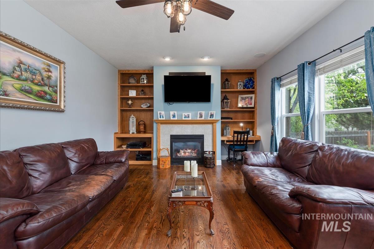 2612 Gladstone Ct, Eagle, Idaho 83616, 5 Bedrooms, 3.5 Bathrooms, Residential For Sale, Price $829,900,MLS 98984325