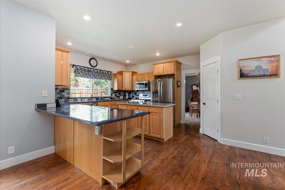 2612 Gladstone Ct, Eagle, Idaho 83616, 5 Bedrooms, 3.5 Bathrooms, Residential For Sale, Price $829,900,MLS 98984325