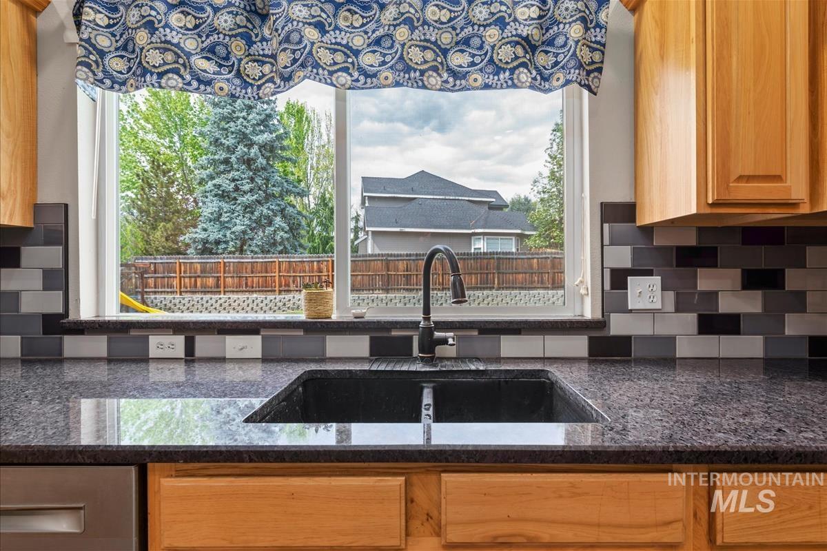 2612 Gladstone Ct, Eagle, Idaho 83616, 5 Bedrooms, 3.5 Bathrooms, Residential For Sale, Price $829,900, 98984325