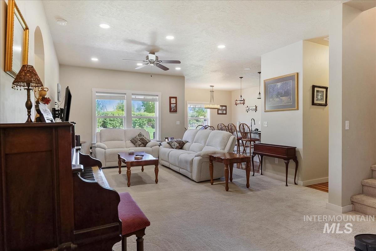 723 E Willow St, Caldwell, Idaho 83605, 3 Bedrooms, 3 Bathrooms, Residential For Sale, Price $520,000, 98984326