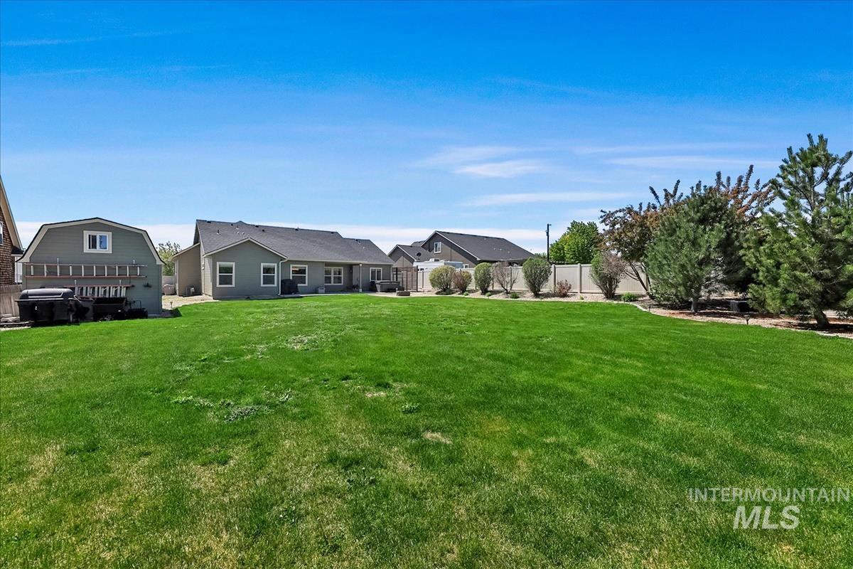 723 E Willow St, Caldwell, Idaho 83605, 3 Bedrooms, 3 Bathrooms, Residential For Sale, Price $520,000, 98984326