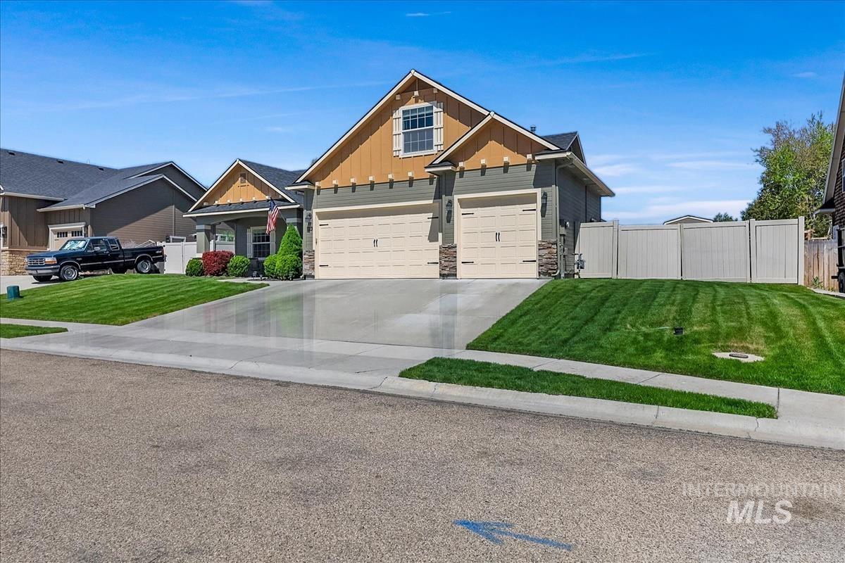 723 E Willow St, Caldwell, Idaho 83605, 3 Bedrooms, 3 Bathrooms, Residential For Sale, Price $520,000, 98984326