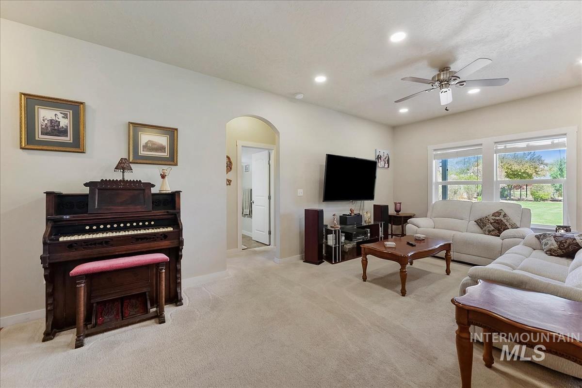723 E Willow St, Caldwell, Idaho 83605, 3 Bedrooms, 3 Bathrooms, Residential For Sale, Price $520,000, 98984326