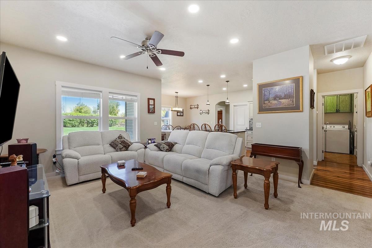 723 E Willow St, Caldwell, Idaho 83605, 3 Bedrooms, 3 Bathrooms, Residential For Sale, Price $520,000, 98984326