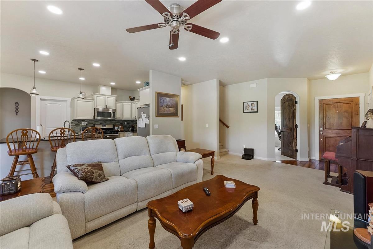 723 E Willow St, Caldwell, Idaho 83605, 3 Bedrooms, 3 Bathrooms, Residential For Sale, Price $520,000, 98984326