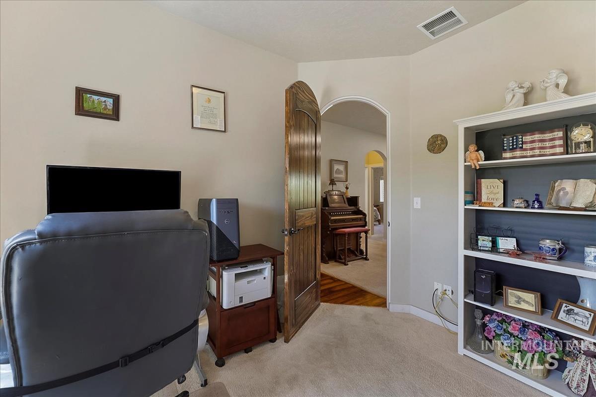723 E Willow St, Caldwell, Idaho 83605, 3 Bedrooms, 3 Bathrooms, Residential For Sale, Price $520,000, 98984326