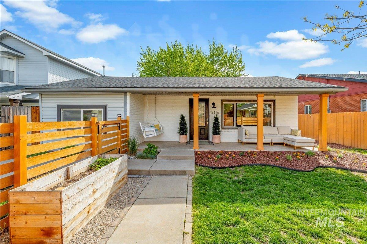 2116 S Pacific St, Boise, Idaho 83705, 3 Bedrooms, 2 Bathrooms, Residential For Sale, Price $475,000,MLS 98984328
