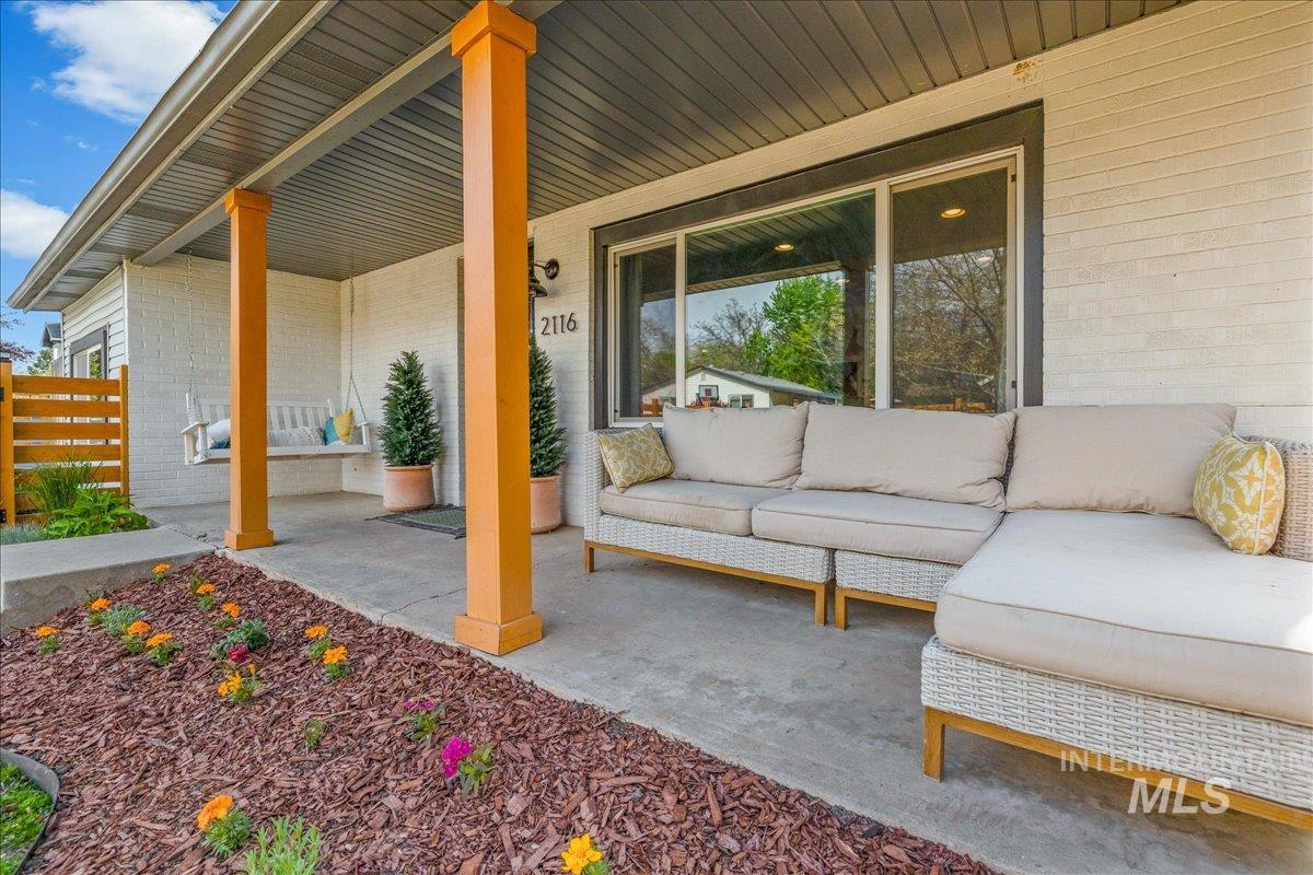 2116 S Pacific St, Boise, Idaho 83705, 3 Bedrooms, 2 Bathrooms, Residential For Sale, Price $475,000,MLS 98984328