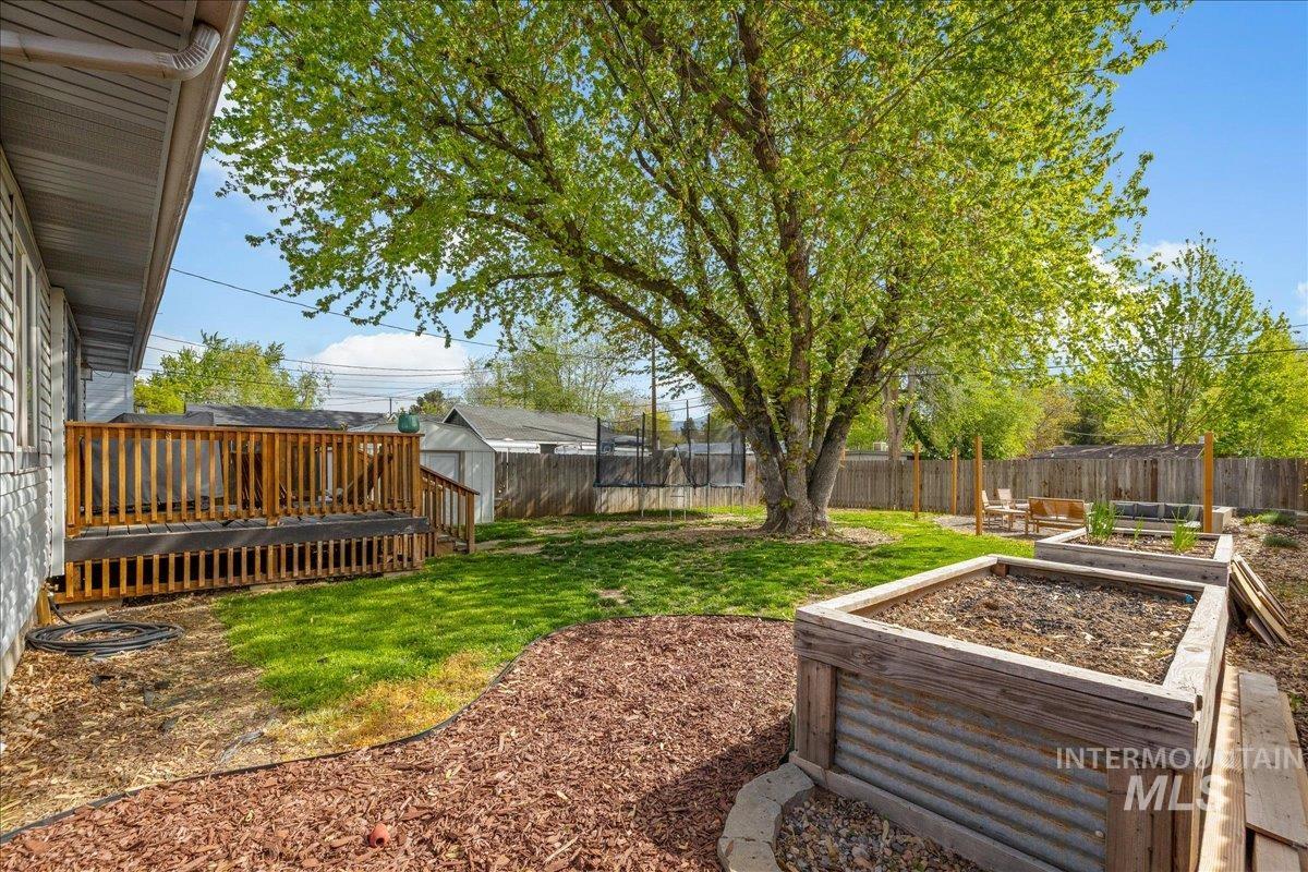 2116 S Pacific St, Boise, Idaho 83705, 3 Bedrooms, 2 Bathrooms, Residential For Sale, Price $475,000,MLS 98984328