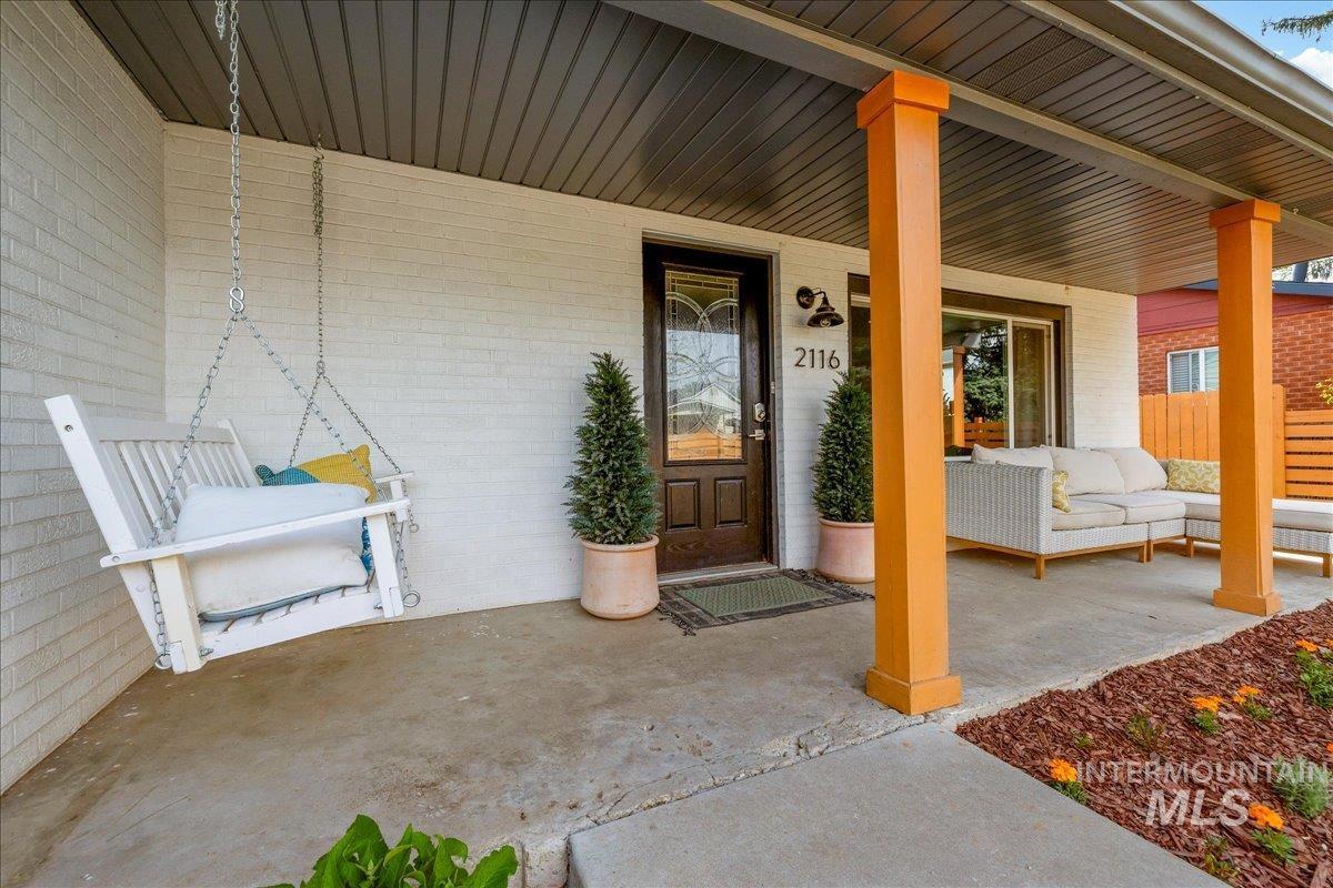 2116 S Pacific St, Boise, Idaho 83705, 3 Bedrooms, 2 Bathrooms, Residential For Sale, Price $475,000,MLS 98984328