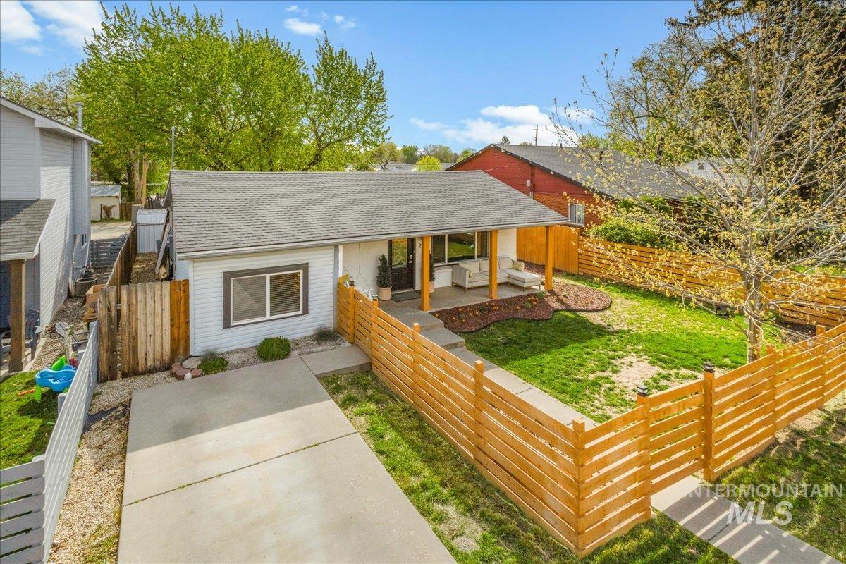 2116 S Pacific St, Boise, Idaho 83705, 3 Bedrooms, 2 Bathrooms, Residential For Sale, Price $475,000,MLS 98984328