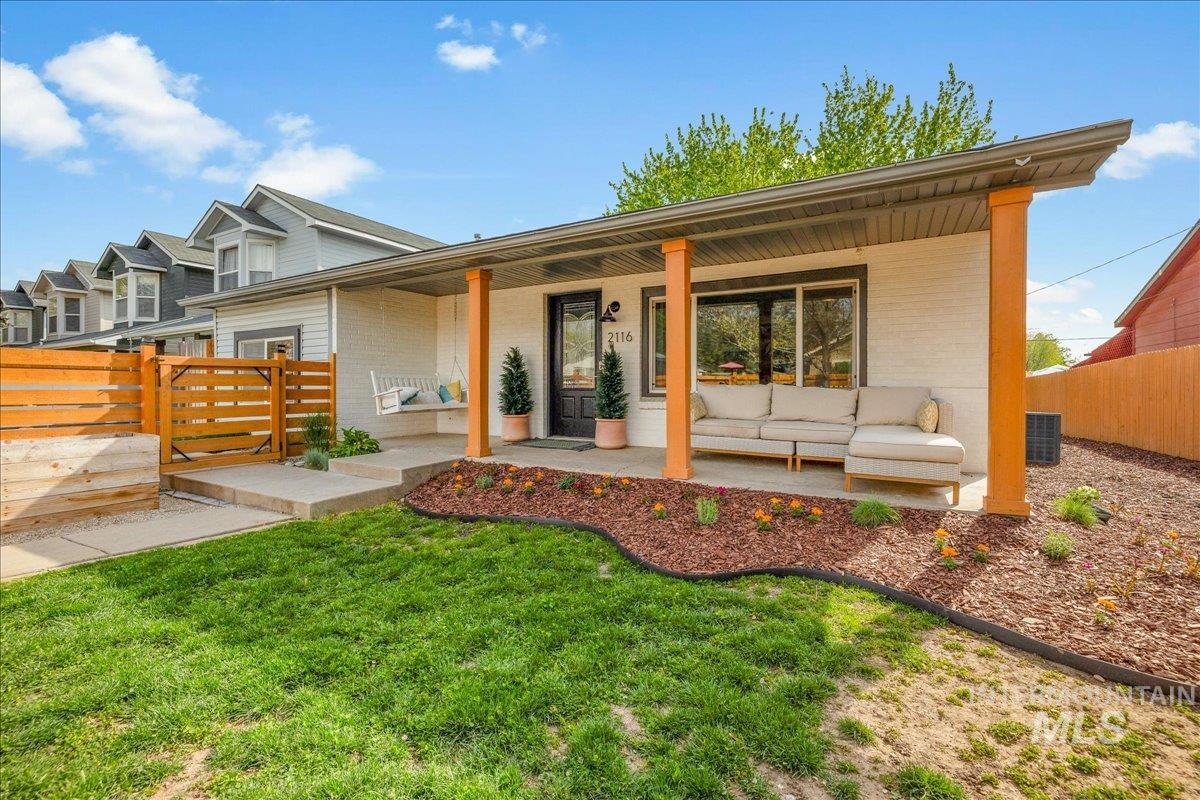 2116 S Pacific St, Boise, Idaho 83705, 3 Bedrooms, 2 Bathrooms, Residential For Sale, Price $475,000,MLS 98984328