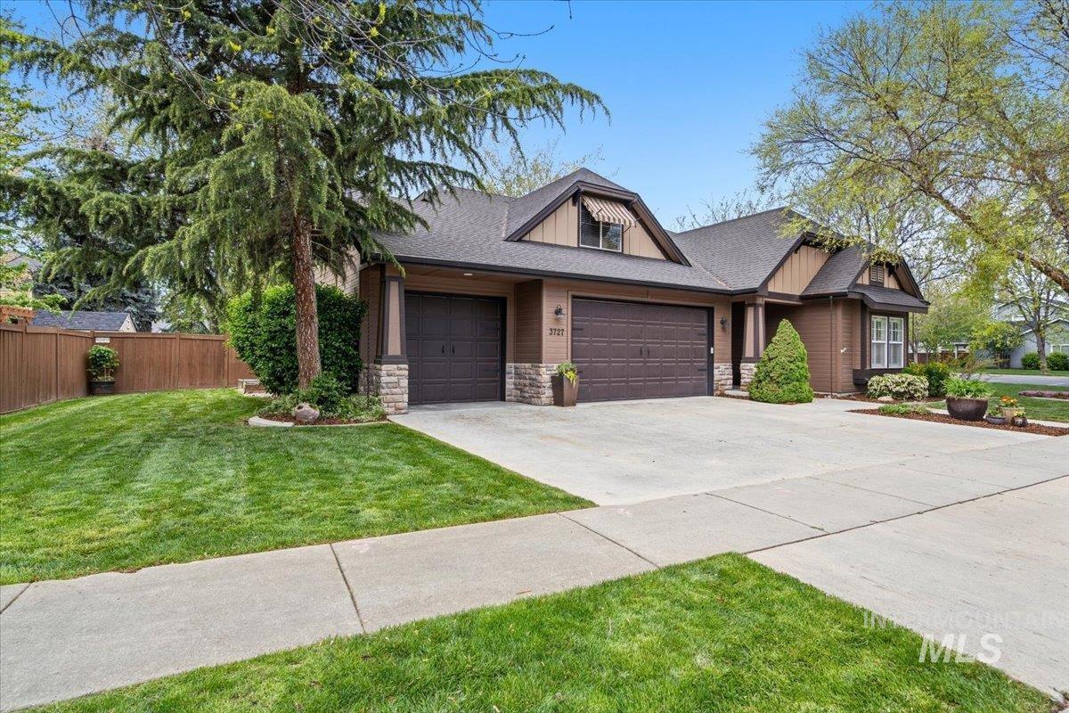 3727 N Hollymount Way, Meridian, Idaho 83646, 3 Bedrooms, 2 Bathrooms, Residential For Sale, Price $598,000,MLS 98984329