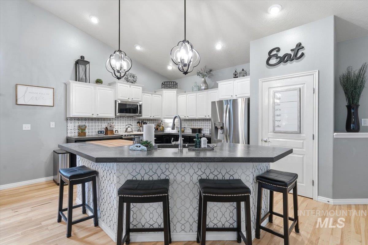 3727 N Hollymount Way, Meridian, Idaho 83646, 3 Bedrooms, 2 Bathrooms, Residential For Sale, Price $598,000,MLS 98984329