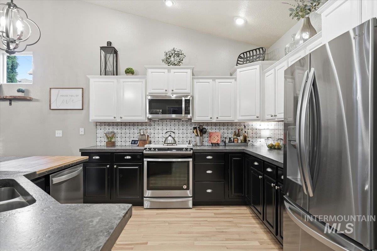 3727 N Hollymount Way, Meridian, Idaho 83646, 3 Bedrooms, 2 Bathrooms, Residential For Sale, Price $598,000,MLS 98984329