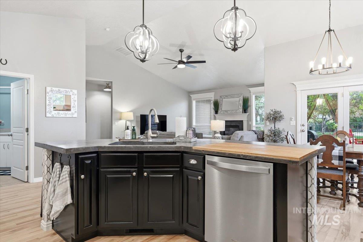 3727 N Hollymount Way, Meridian, Idaho 83646, 3 Bedrooms, 2 Bathrooms, Residential For Sale, Price $598,000,MLS 98984329