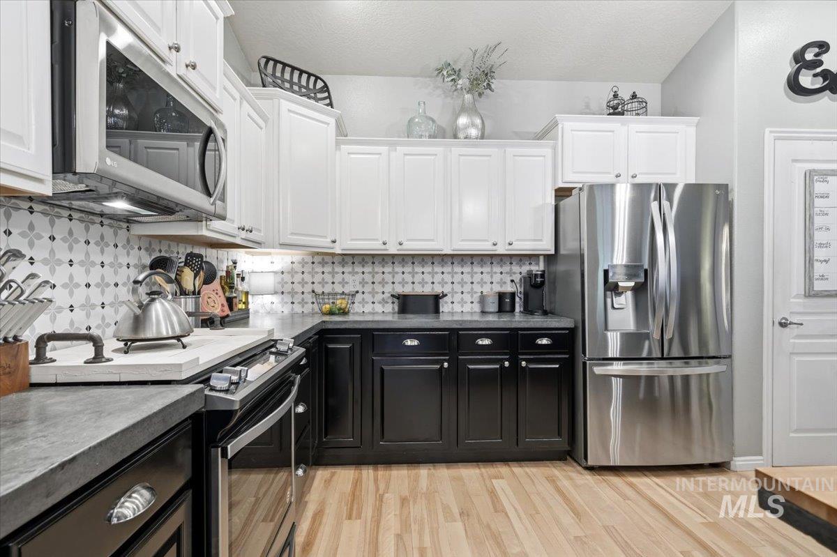 3727 N Hollymount Way, Meridian, Idaho 83646, 3 Bedrooms, 2 Bathrooms, Residential For Sale, Price $598,000,MLS 98984329