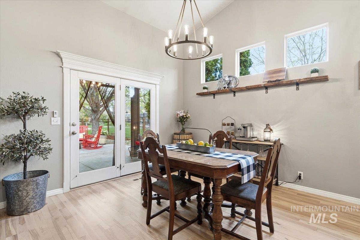 3727 N Hollymount Way, Meridian, Idaho 83646, 3 Bedrooms, 2 Bathrooms, Residential For Sale, Price $598,000,MLS 98984329