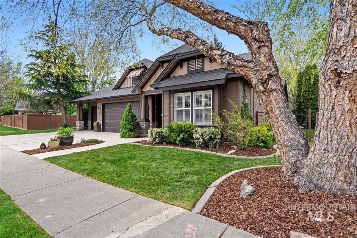 3727 N Hollymount Way, Meridian, Idaho 83646, 3 Bedrooms, 2 Bathrooms, Residential For Sale, Price $598,000,MLS 98984329